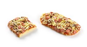 Oval pizzetta salami arrabiata